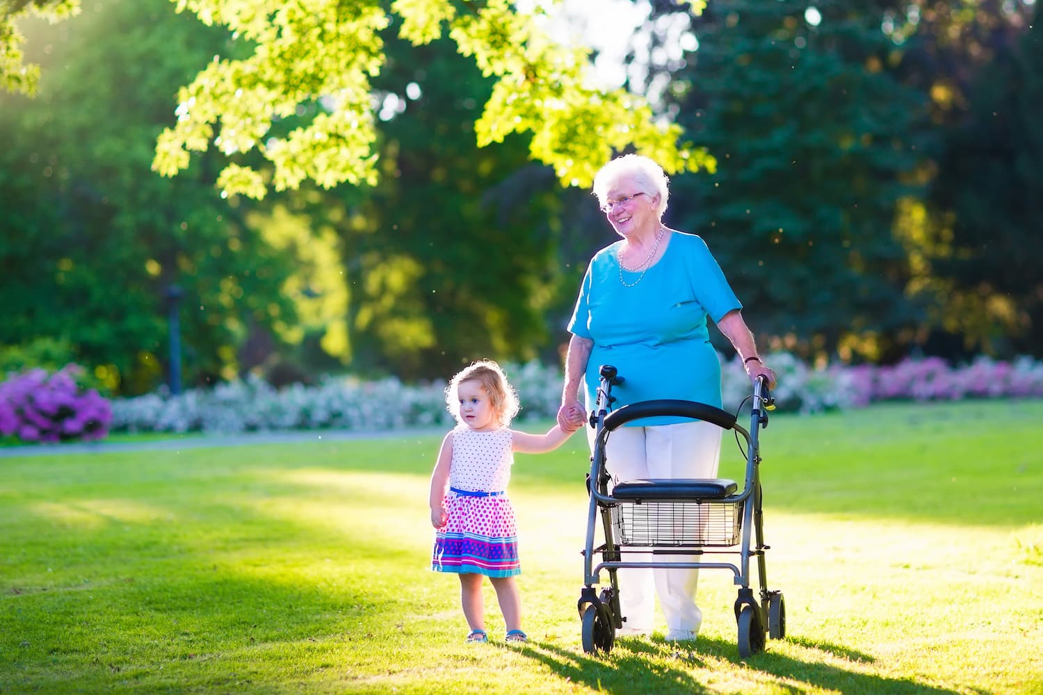 Lire la suite à propos de l’article Pourquoi et quand les personnes âgées ont-elles besoin d’un déambulateur ?